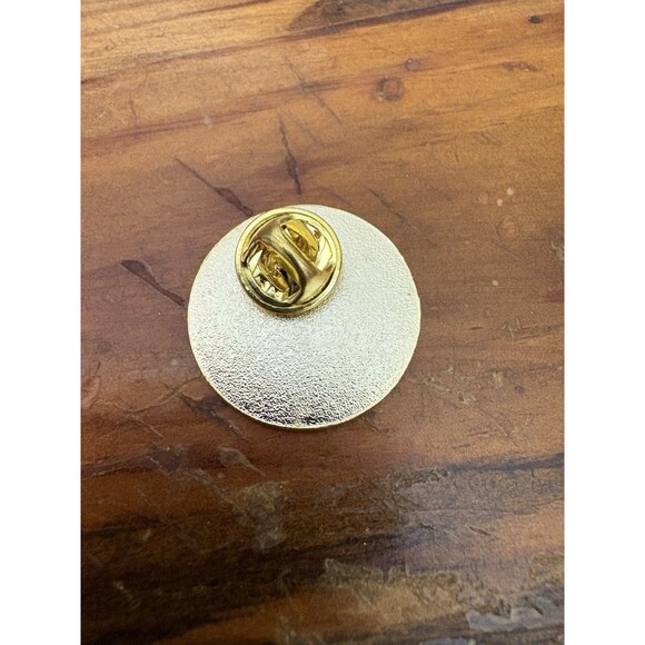 Vintage Gold Tone Circle Hennessy Never Stop Never Settle Lapel Pin Tie Tack - Picture 6 of 6